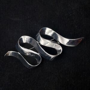 Vintage M Jent Signed Brooch Ribbon Ripple Silver Tone Costume Jewelry